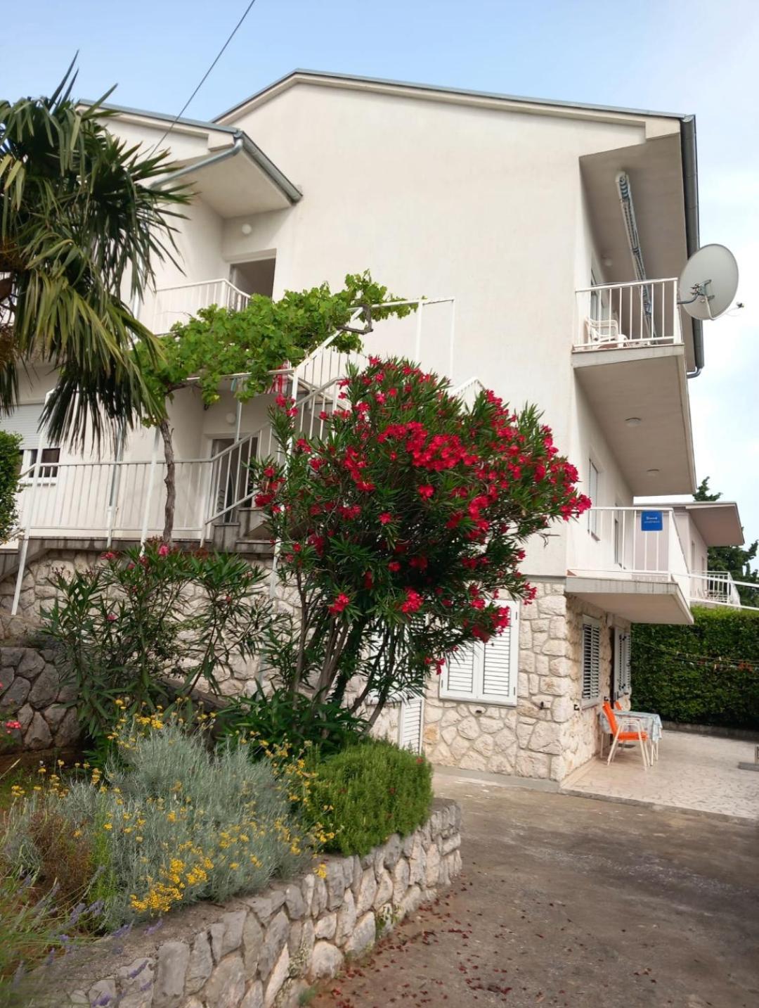 Apartments Simona Цриквеница Экстерьер фото